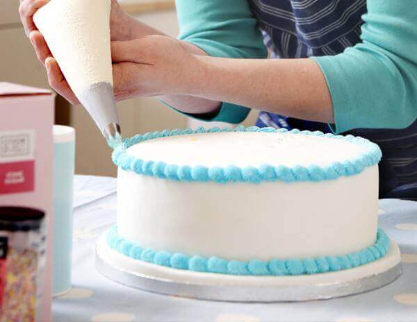 Decorating Cakes in Patterns That Stand Apart