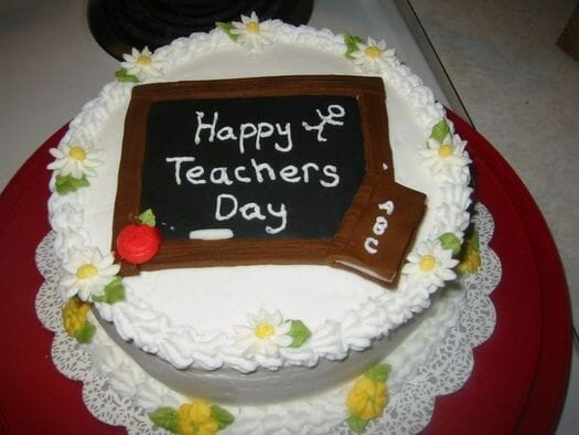 Send Teacher’s Day Cakes Special Online